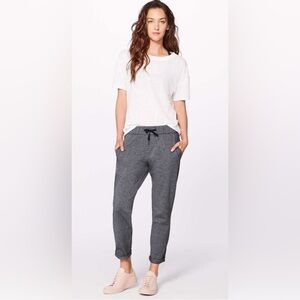 12. Lululemon * On The Fly Pants Grey Size 6